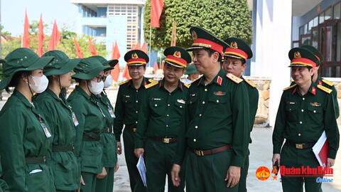 Trung tướng Hà Thọ Bình, Tư lệnh Quân khu 4: Kiểm tra tại Trung tâm Giáo dục Quốc phòng và An ninh Đại học Huế