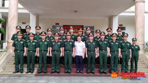 Trung tướng Hà Thọ Bình, Tư lệnh Quân khu 4 kiểm tra Ban Chỉ huy Quân sự huyện Bá Thước
