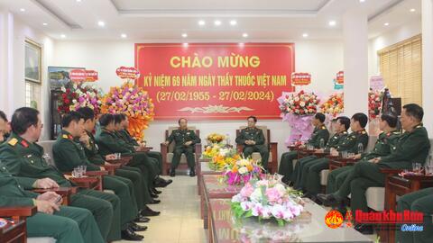 Trung tướng Trần Võ Dũng, Chính ủy Quân khu chúc mừng Bệnh viện Quân y 4 nhân Ngày Thầy thuốc Việt Nam