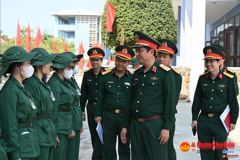 Trung tướng Hà Thọ Bình, Tư lệnh Quân khu 4: Kiểm tra tại Trung tâm Giáo dục Quốc phòng và An ninh Đại học Huế