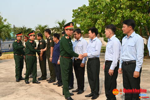 Trung tướng Hà Thọ Bình, Tư lệnh Quân khu 4 kiểm tra Đội quy tập 589, Bộ CHQS tỉnh Quảng Bình.
